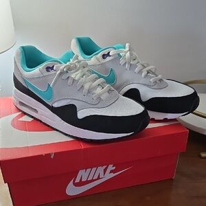 Nike White, Black & Teal Air Max 1 7Y Shoes